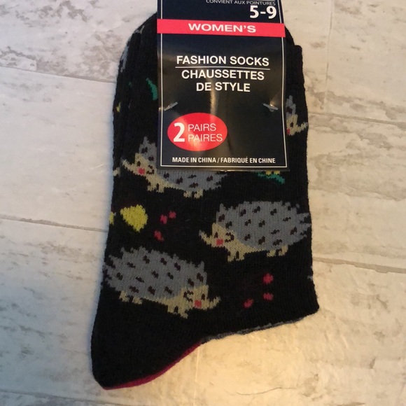 Small Natural Cement Concrete Hedgehog Planter Pot & 2 Pairs of Socks Gift Set - Picture 10 of 11